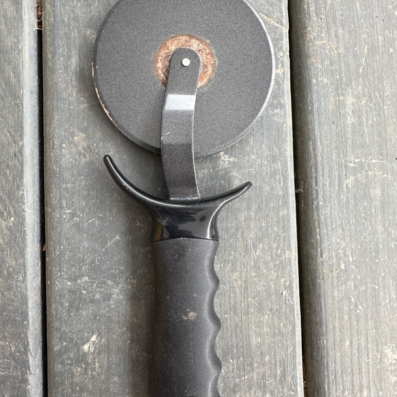 Farberware pizza cutter! Must sell - Picture 4 of 8